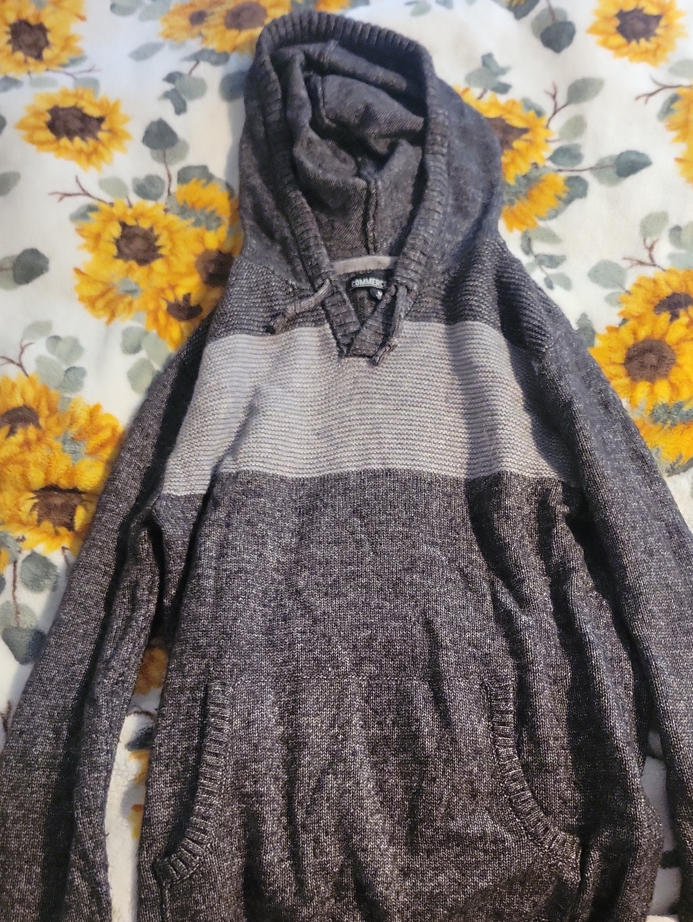 Cozy Two-Tone Hooded Sweater - Gray